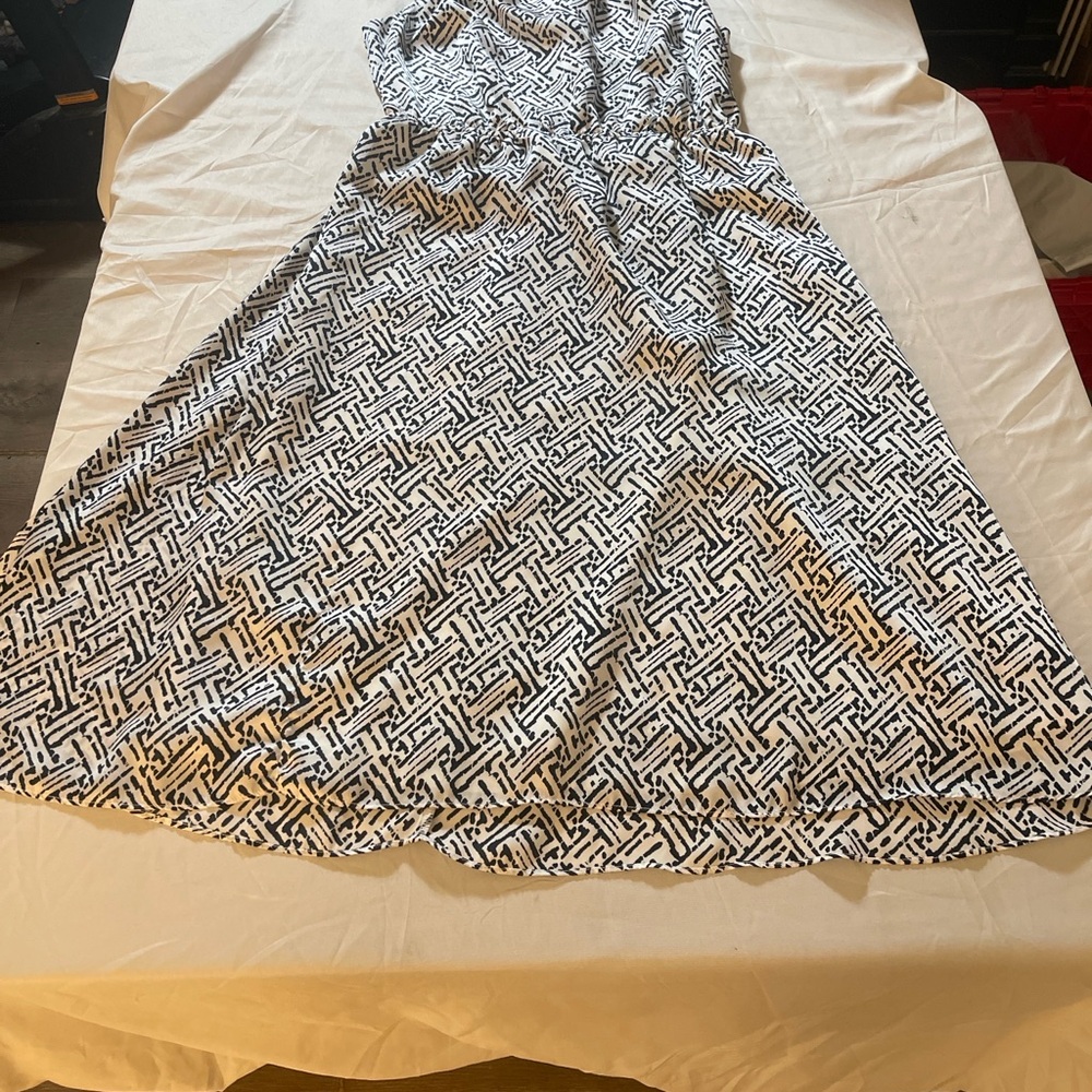 The Limited Women’s Black White Geometric Print Sleeveless Fit & Flare Dress - Picture 6 of 10